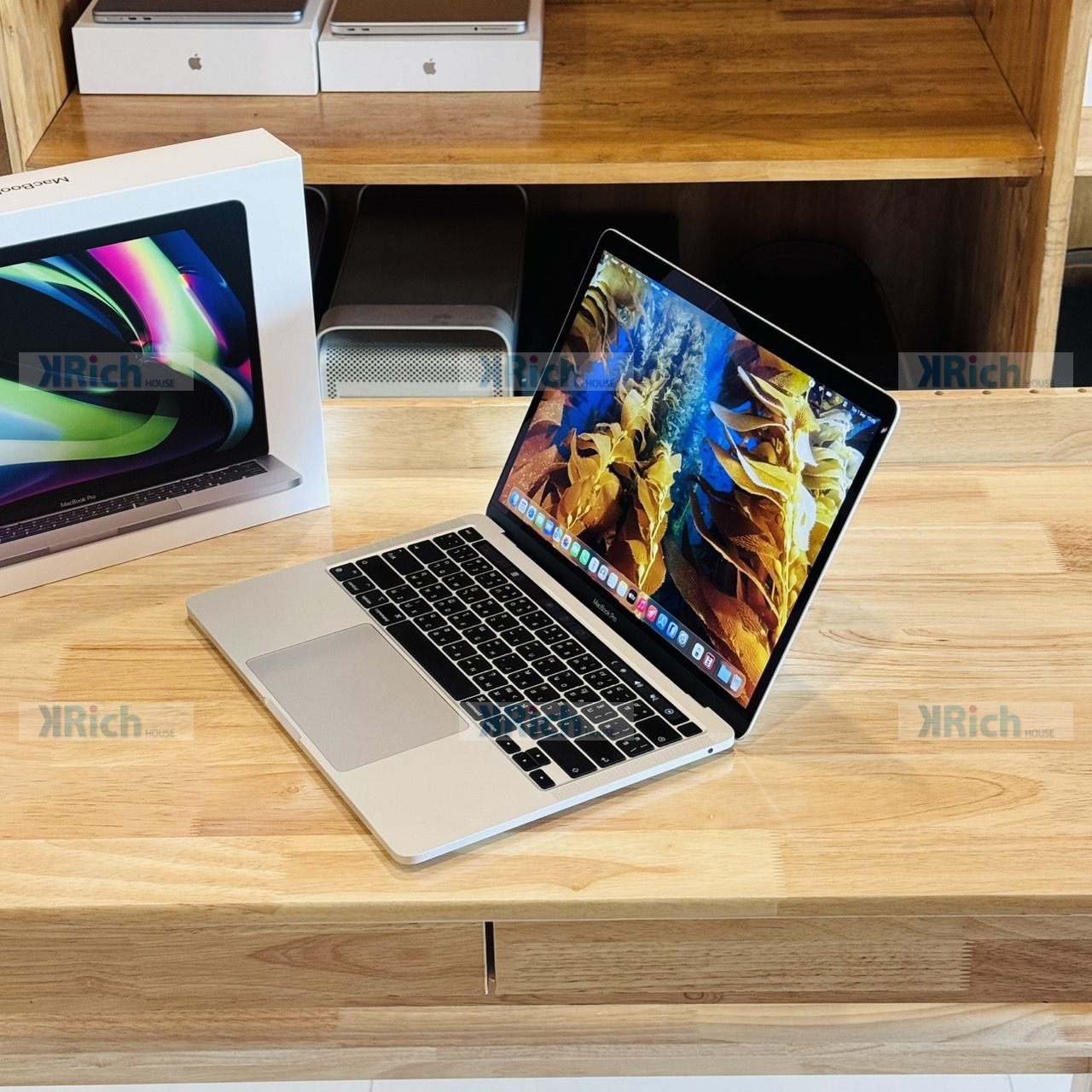 Apple MacBook Pro 13-inch (M2, 2022) MacBook Pro 13-inch (M2, 2022) 8-Core CPU 10-Core GPU 8GB 256GB Silver Used 1-Month Warranty - Image 3