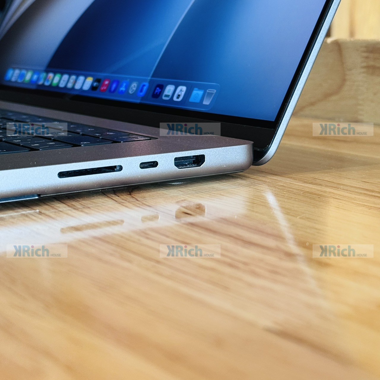 Apple MacBook Pro 16-inch MacBook Pro 16-inch (2021) M1 Max 10-Core CPU 24-Core GPU 32GB 1TB Space Gray Used, 1-Month Warranty - Image 3