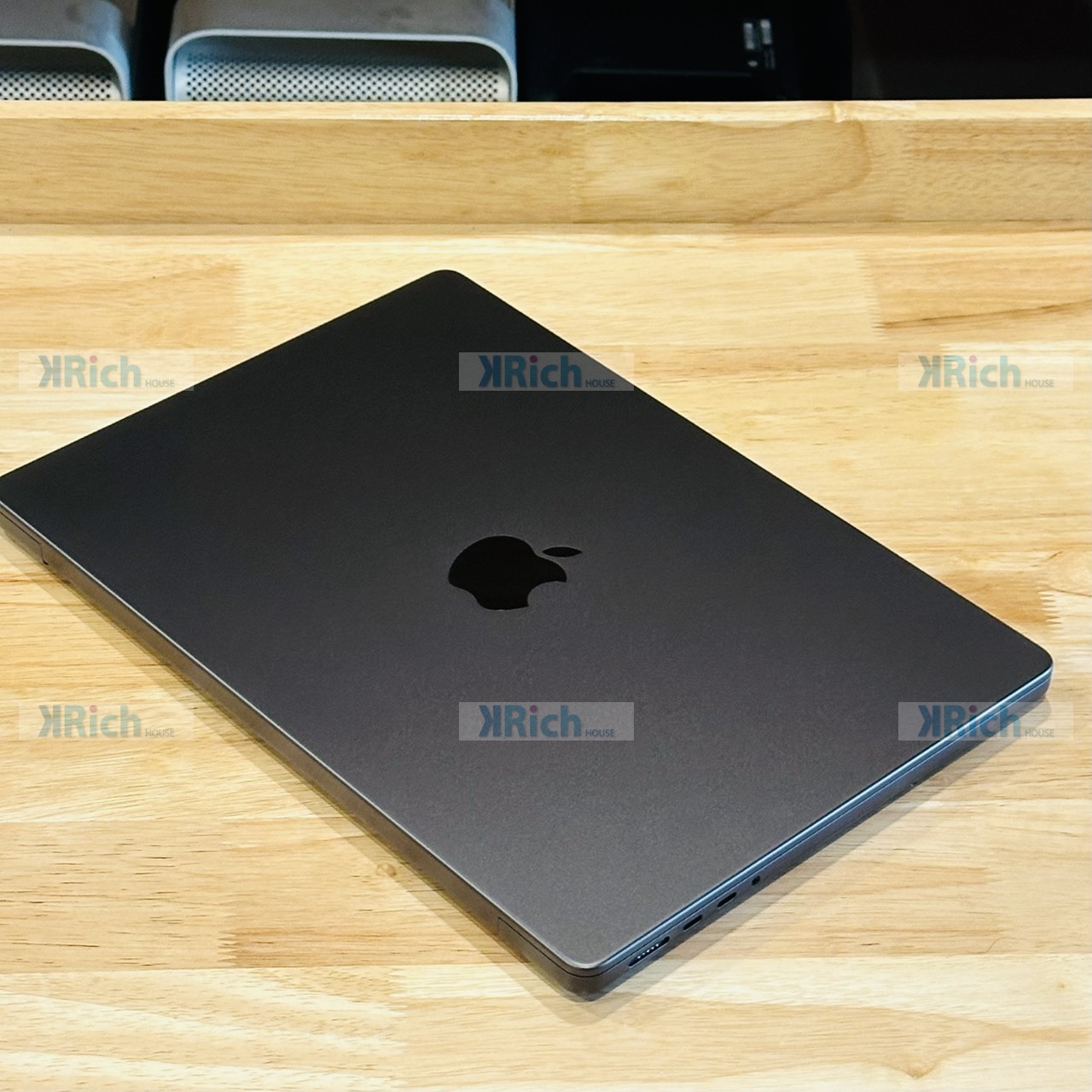 Apple MacBook Pro (14-inch, M5) MacBook Pro 14-inch (M5, 2025) 10-Core CPU 10-Core GPU 16GB 1TB Space Black Used, Center Warranty until 17 Jun 2027 - Image 3
