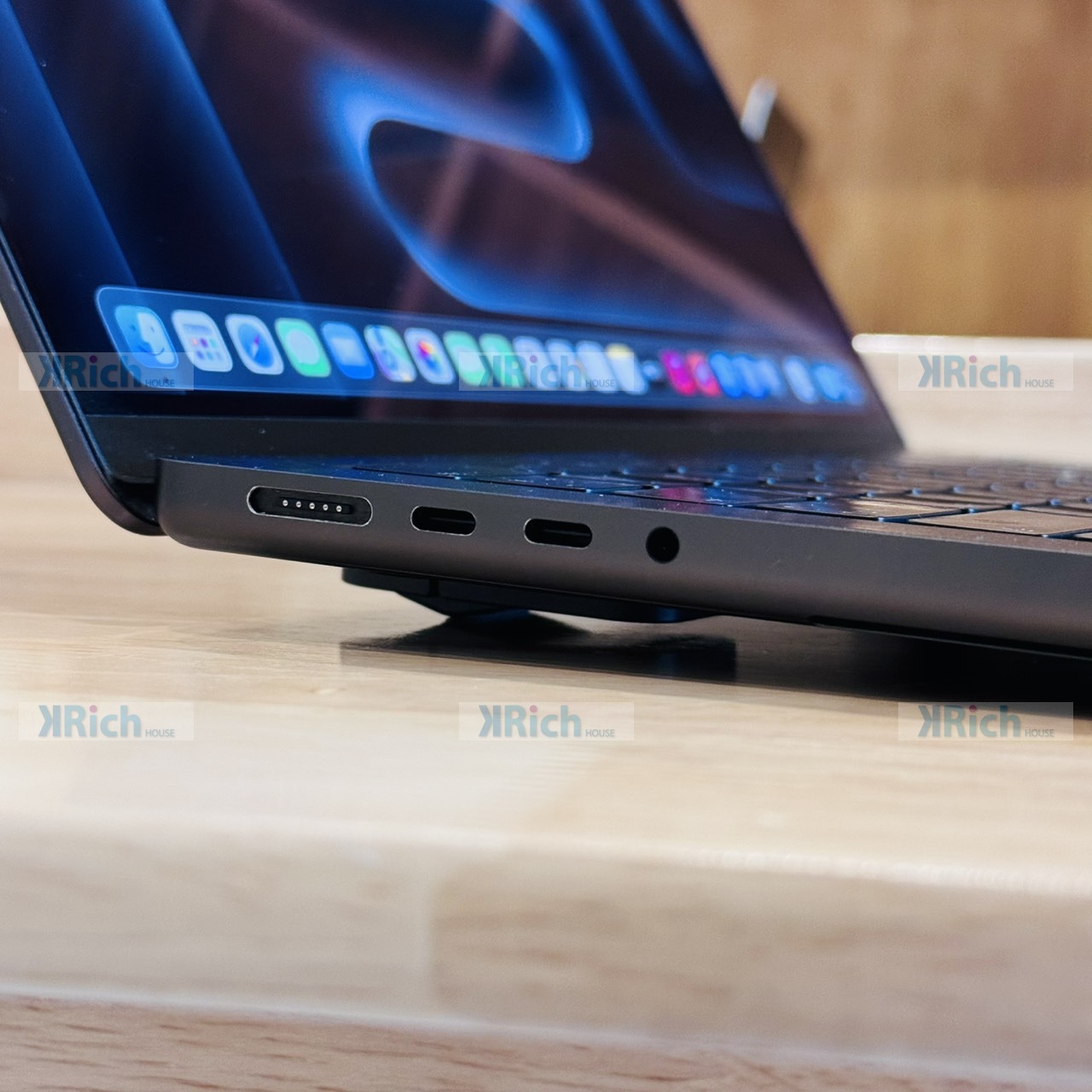 Apple MacBook Pro (14-inch, M4, 2024) MacBook Pro (14-inch, M4, 2024) 10-Core CPU 10-Core GPU 16GB 512GB Space Black Used 1-Month Warranty - Image 4