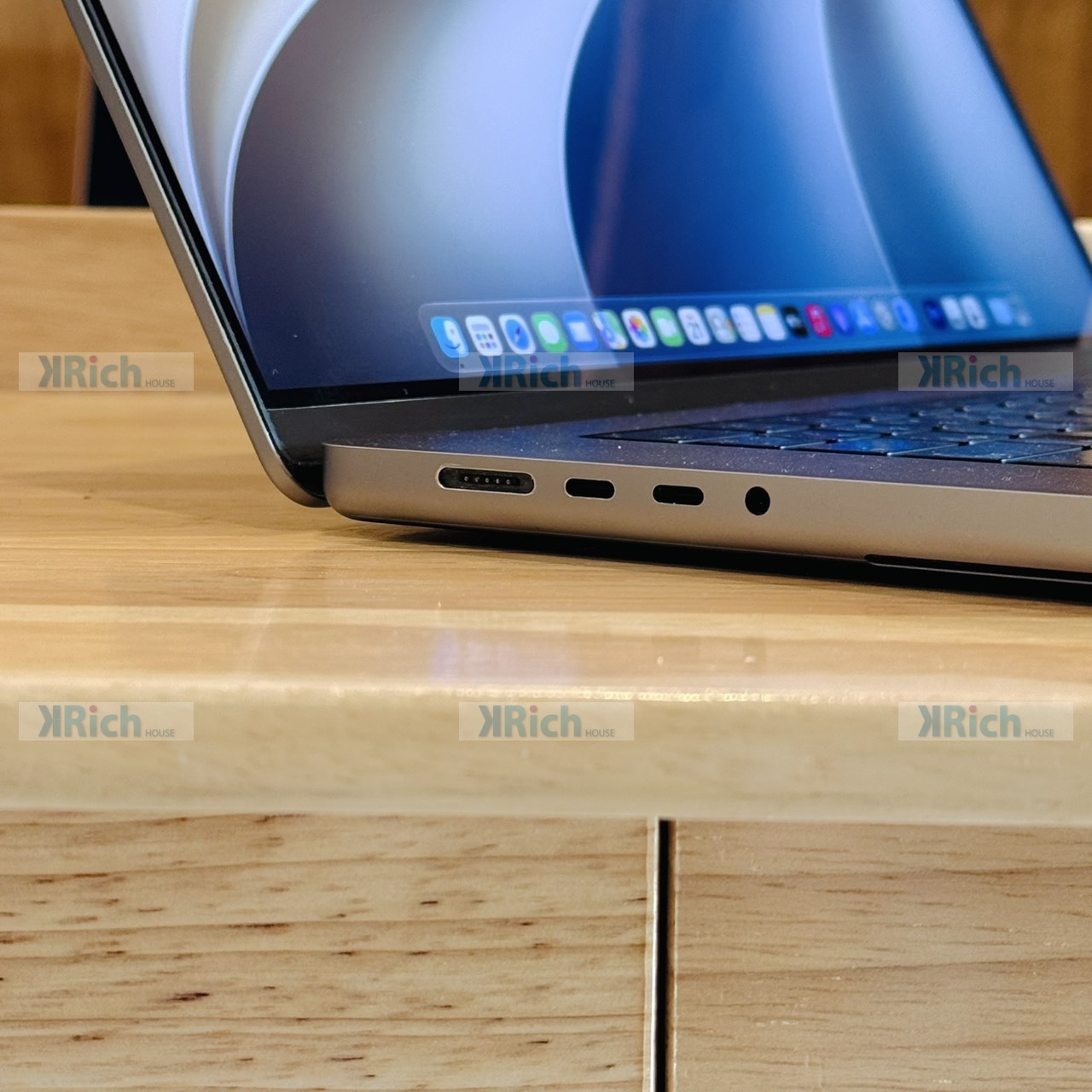Apple MacBook Pro 16-inch MacBook Pro 16-inch (2021) M1 Max 10-Core CPU 24-Core GPU 32GB 1TB Space Gray Used, 1-Month Warranty - Image 4
