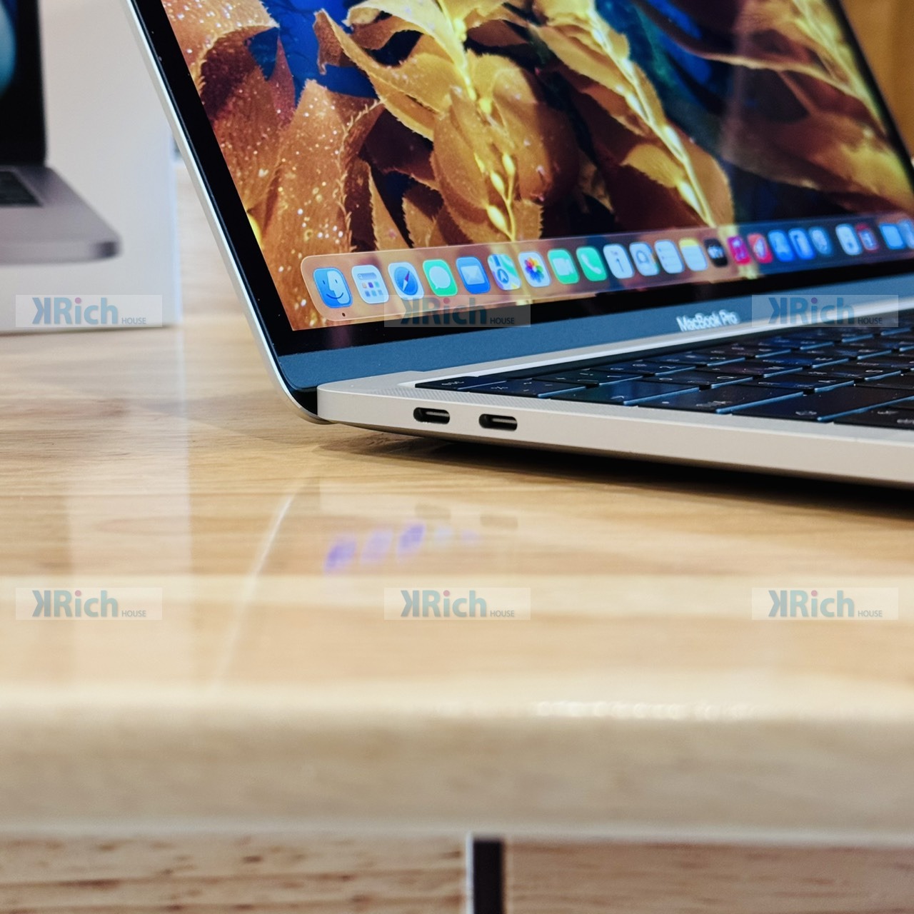 Apple MacBook Pro 13-inch (M2, 2022) MacBook Pro 13-inch (M2, 2022) 8-Core CPU 10-Core GPU 8GB 256GB Silver Used 1-Month Warranty - Image 5