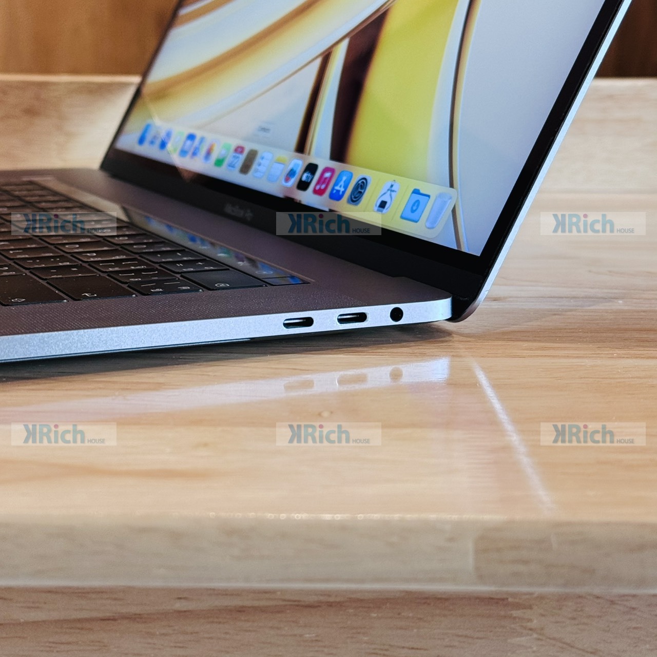 Apple MacBook Pro 15-inch (2019) MacBook Pro 15-inch (2019) 2.4GHz 8-Core Intel Core i9 Radeon Pro 555X 4GB 32GB 512GB Used 1-Month Warranty - Image 6