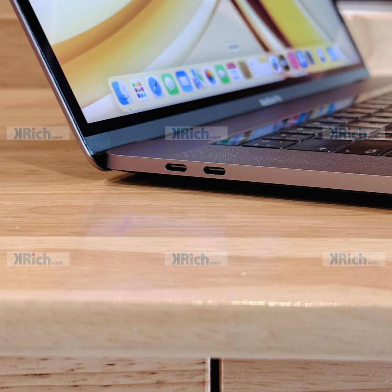 Apple MacBook Pro 15-inch (2019) MacBook Pro 15-inch (2019) 2.4GHz 8-Core Intel Core i9 Radeon Pro 555X 4GB 32GB 512GB Used 1-Month Warranty - Image 7