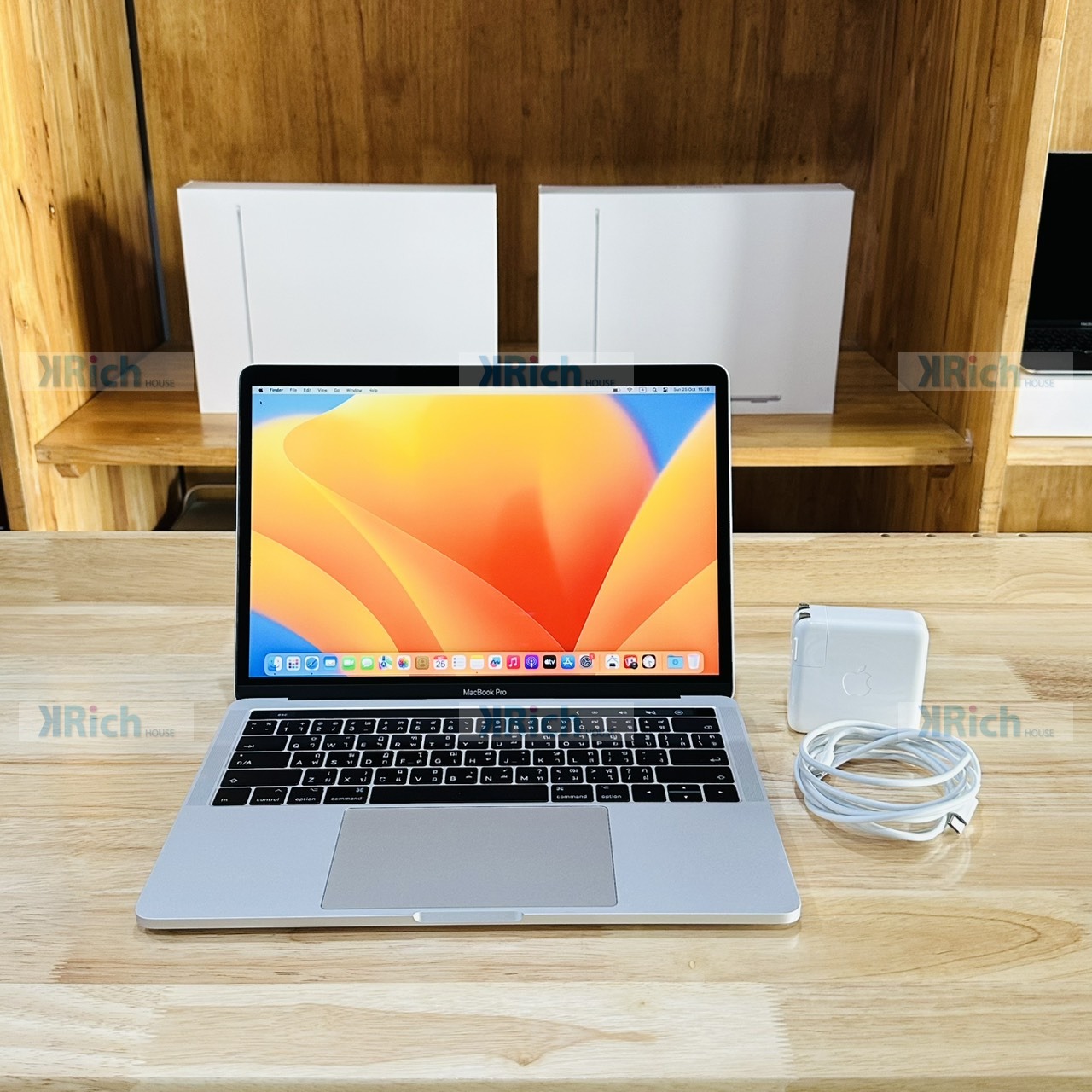 MacBook Pro 13-inch (2017, Four Thunderbolt 3 ports) 3.1GHz Dual-Core Intel Core i5 8GB 256GB Silver Used Shop Warranty 1 Month