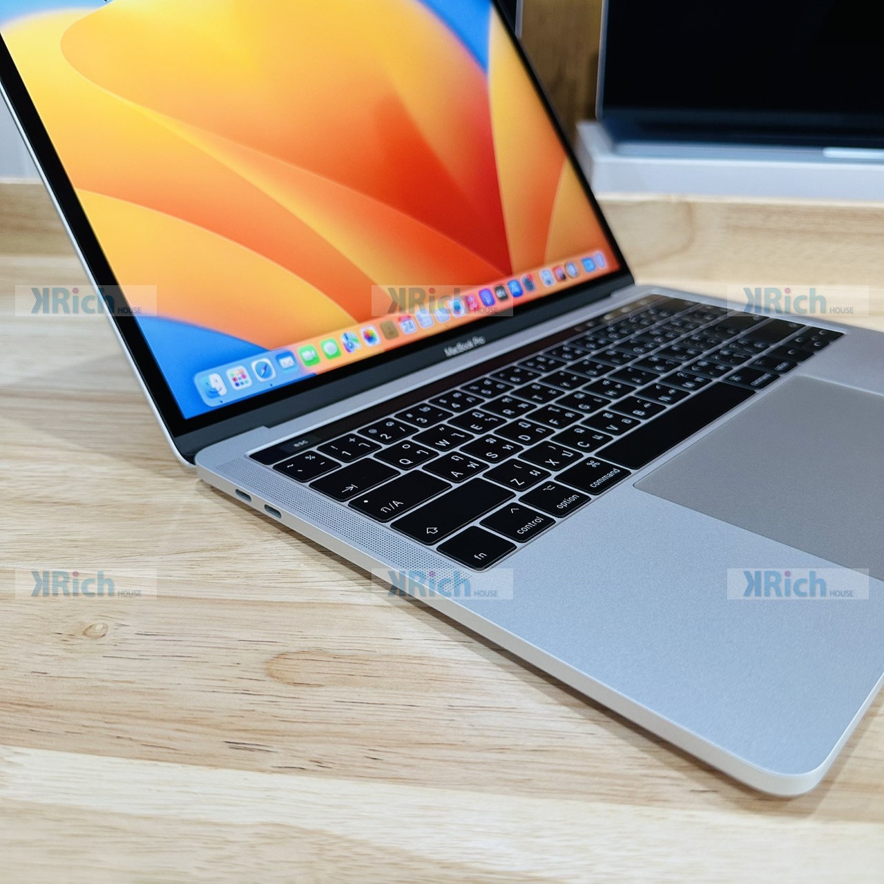 MacBook Pro 13-inch (2017, Four Thunderbolt 3 ports) 3.1GHz Dual-Core Intel Core i5 8GB 256GB Silver Used Shop Warranty 1 Month - Image 4