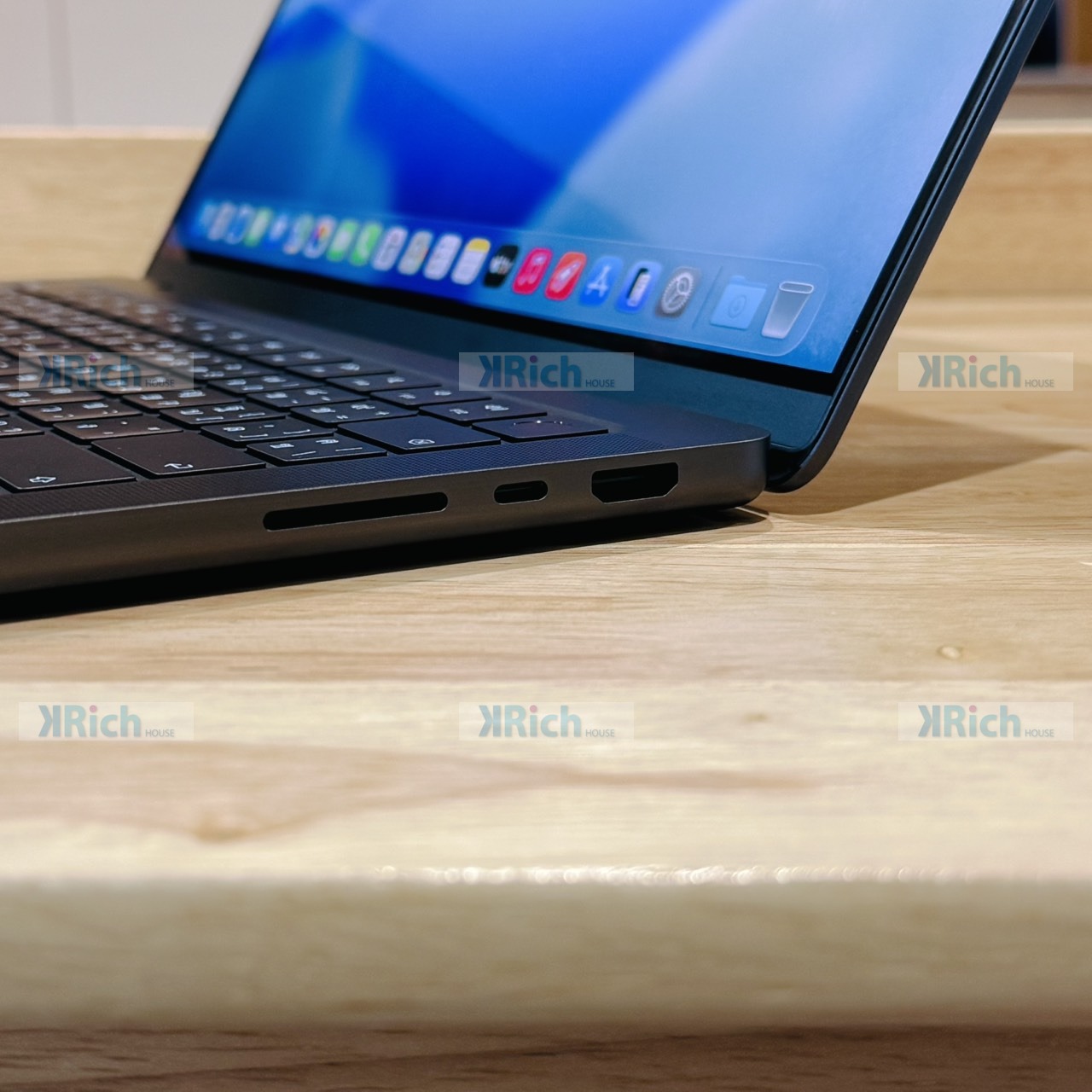 MacBook Pro 14-inch (M5) 2025 M5 10-Core CPU 10-Core GPU 16GB 512GB Like New Used Warranty 5-09-2027 - Image 8